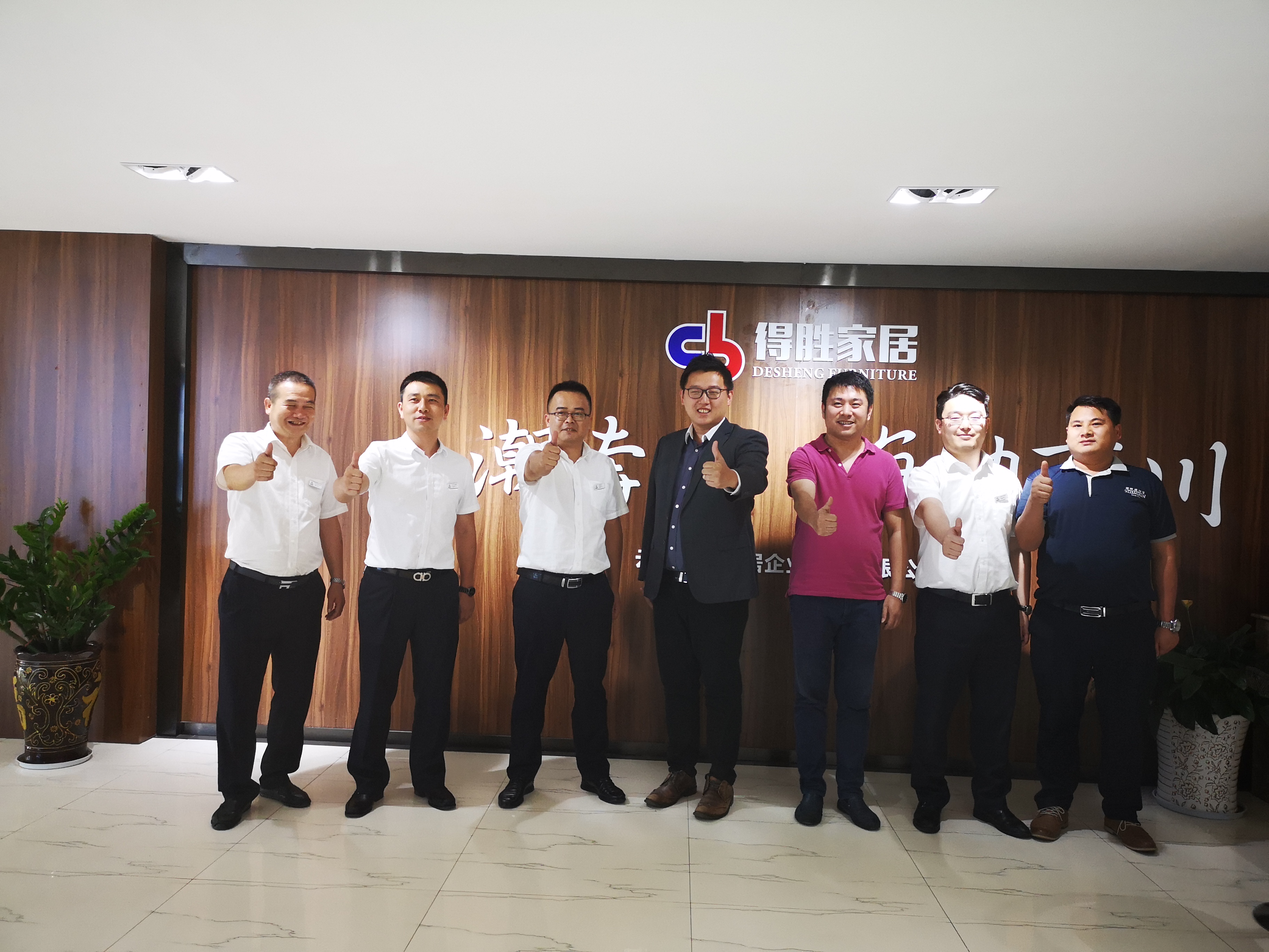 云南得勝家居＆運(yùn)時(shí)通集團(tuán)戰(zhàn)略合作簽約儀式